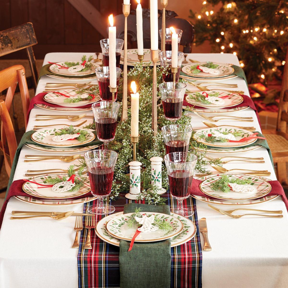 Holiday 12-Piece Plate & Mug Dinnerware Set